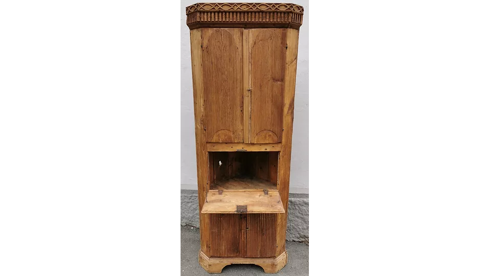 Miniatyrbilde: HJØRNESKAP FRA VESTFOLD | År ca. 1770-90