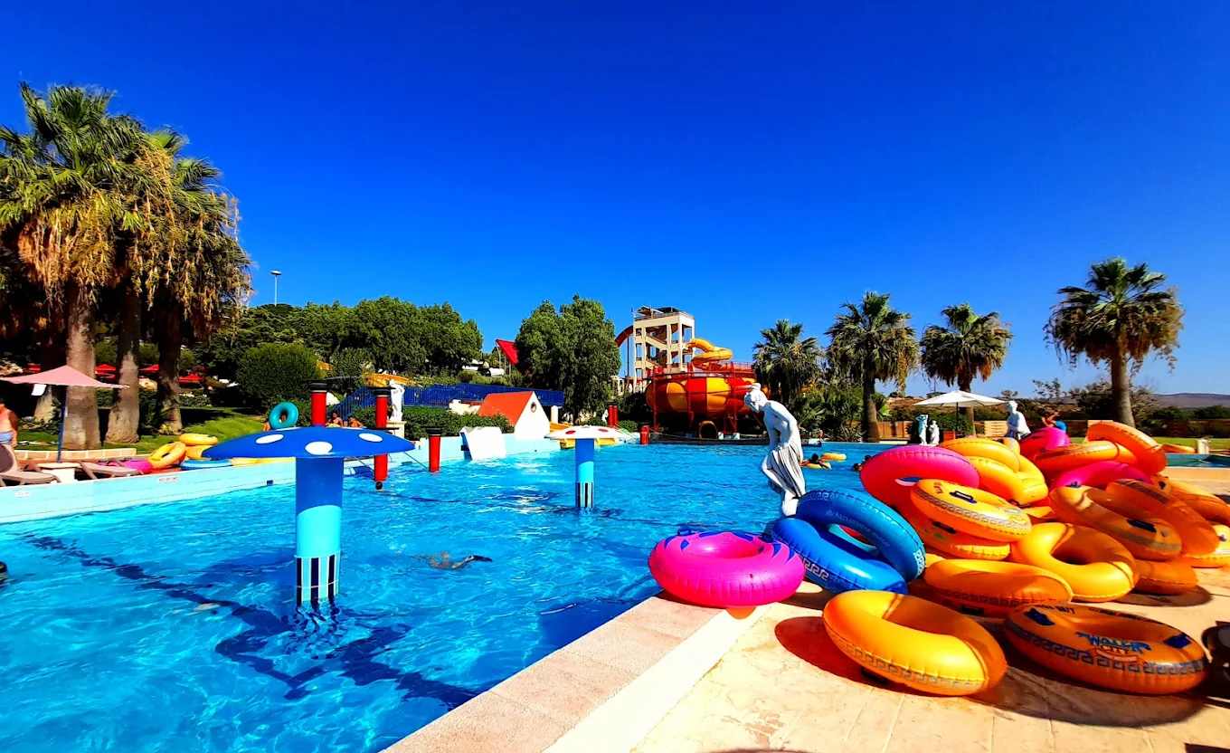 פארק מים בכרתים- ווטר סיטי Water City