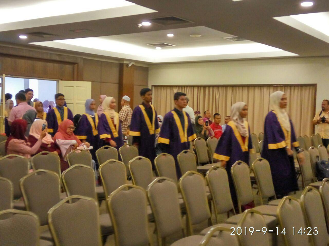 Perarakan masuk dewan