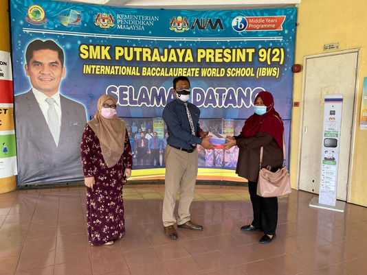 PENYAMPAIAN TABLET DAN DATA SUMBANGAN PETRONAS