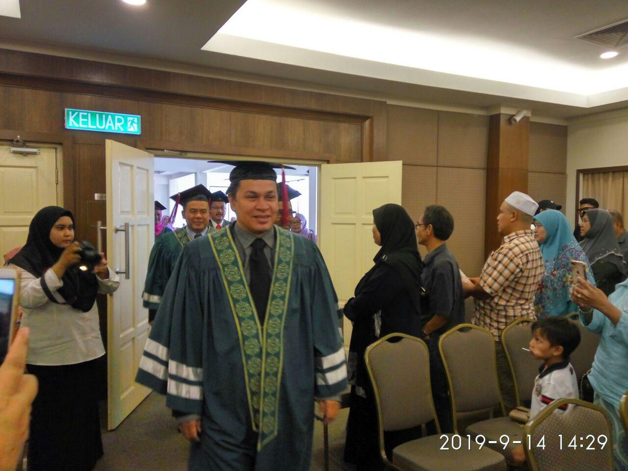 Perarakan masuk perasmi
