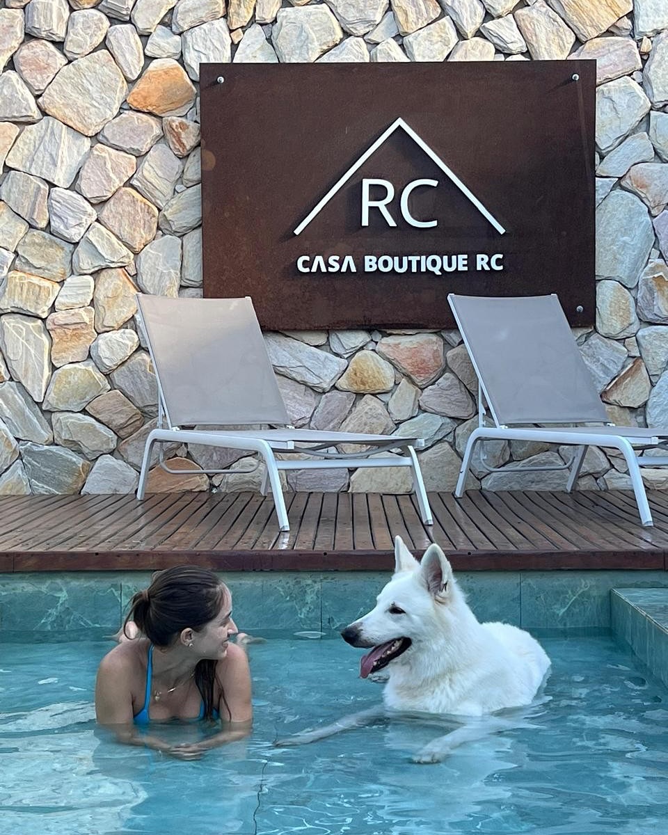 Feliz Dia das Mães! ❤️Seja de filhos ou de patinhas, o amor de mãe sempre deixa a casa mai