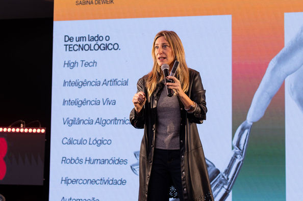 Sabina Deweik
consultora de tendências
futurista
coolhunting
coach ontológica
palestrante e trend analyst
mapeamento de tendências
inovação & futuro
desenvolvimento humano
cursos e workshops de tendências