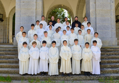 The boys' choir of the Holy Cross, Spania