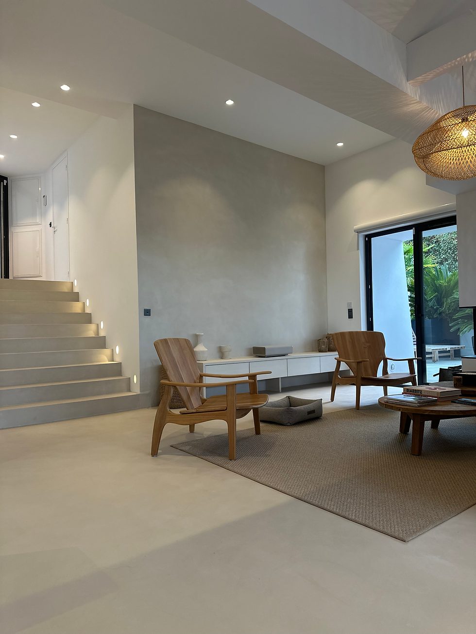 Rénovation complète d'une ville en béton ciré à Saint-Jean-de-Luz