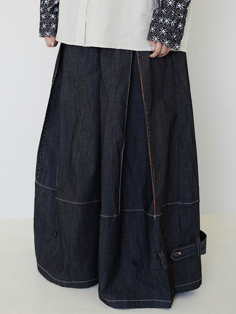 Thumbnail: Contrast Stitch Denim Baggy Pants