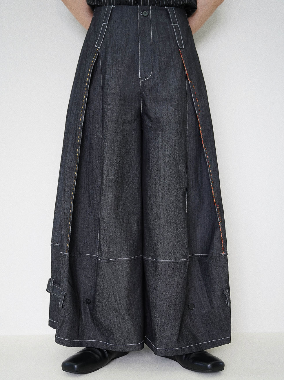Thumbnail: Contrast Stitch Denim Baggy Pants