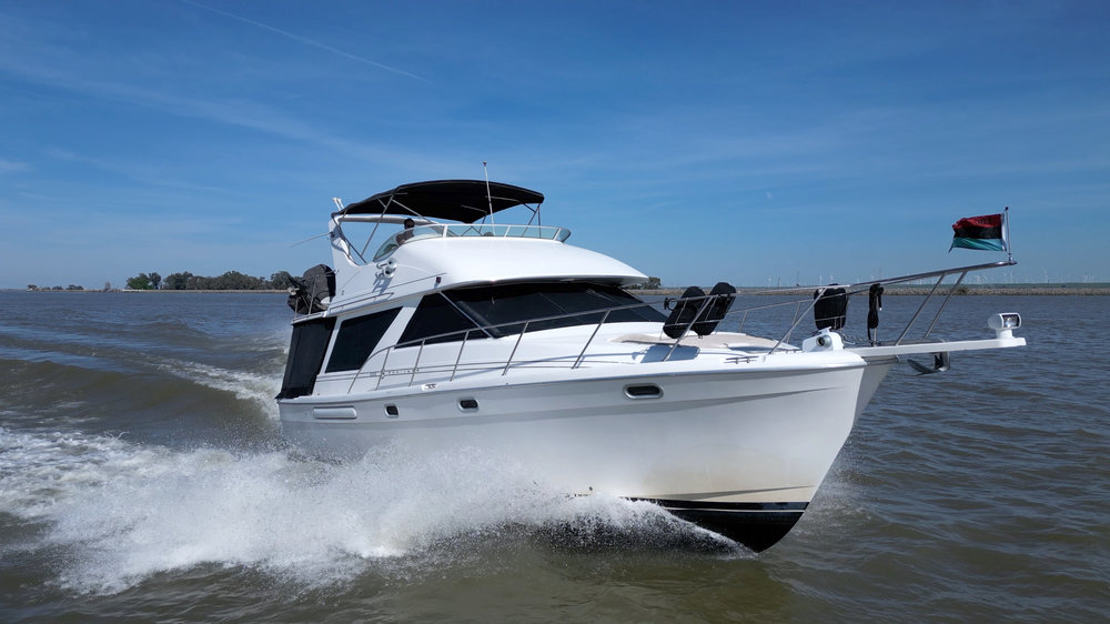 1995 Bayliner 3988 Command Bridge Motoryacht photo
