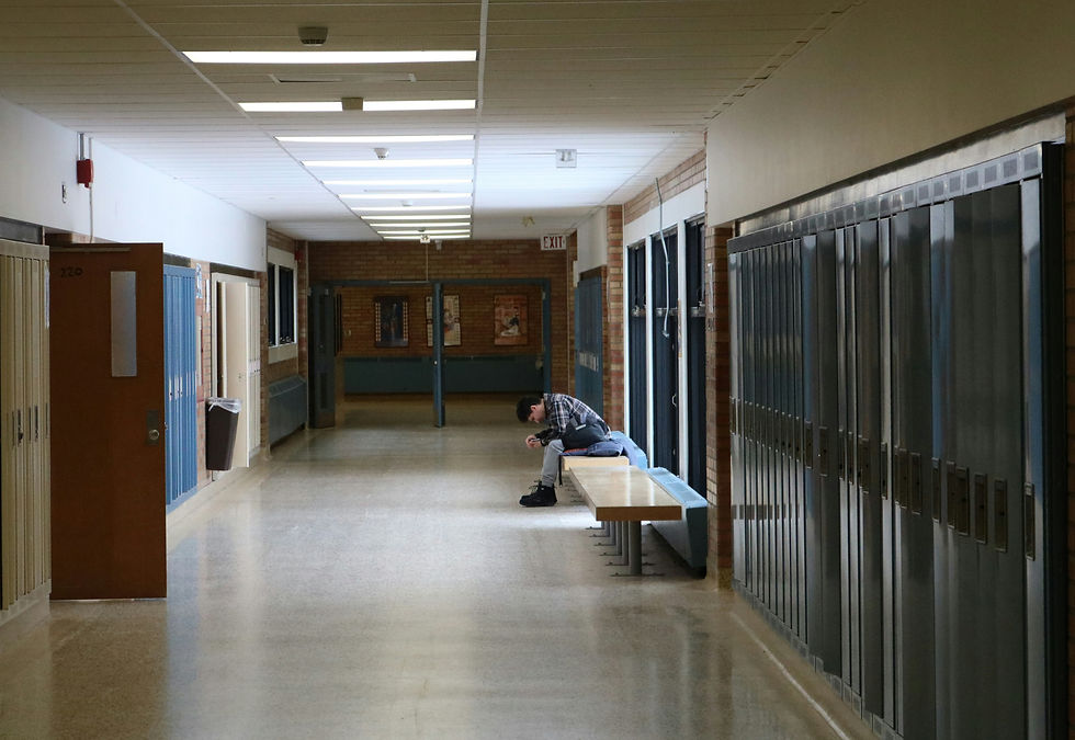 adolescente con problemas en el instituto