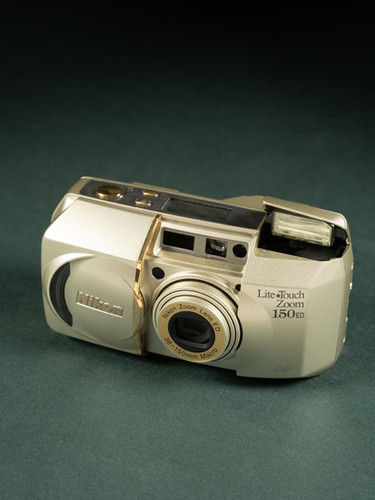 Nikon Lite Touch Zoom 150 ED | Studio Negativ