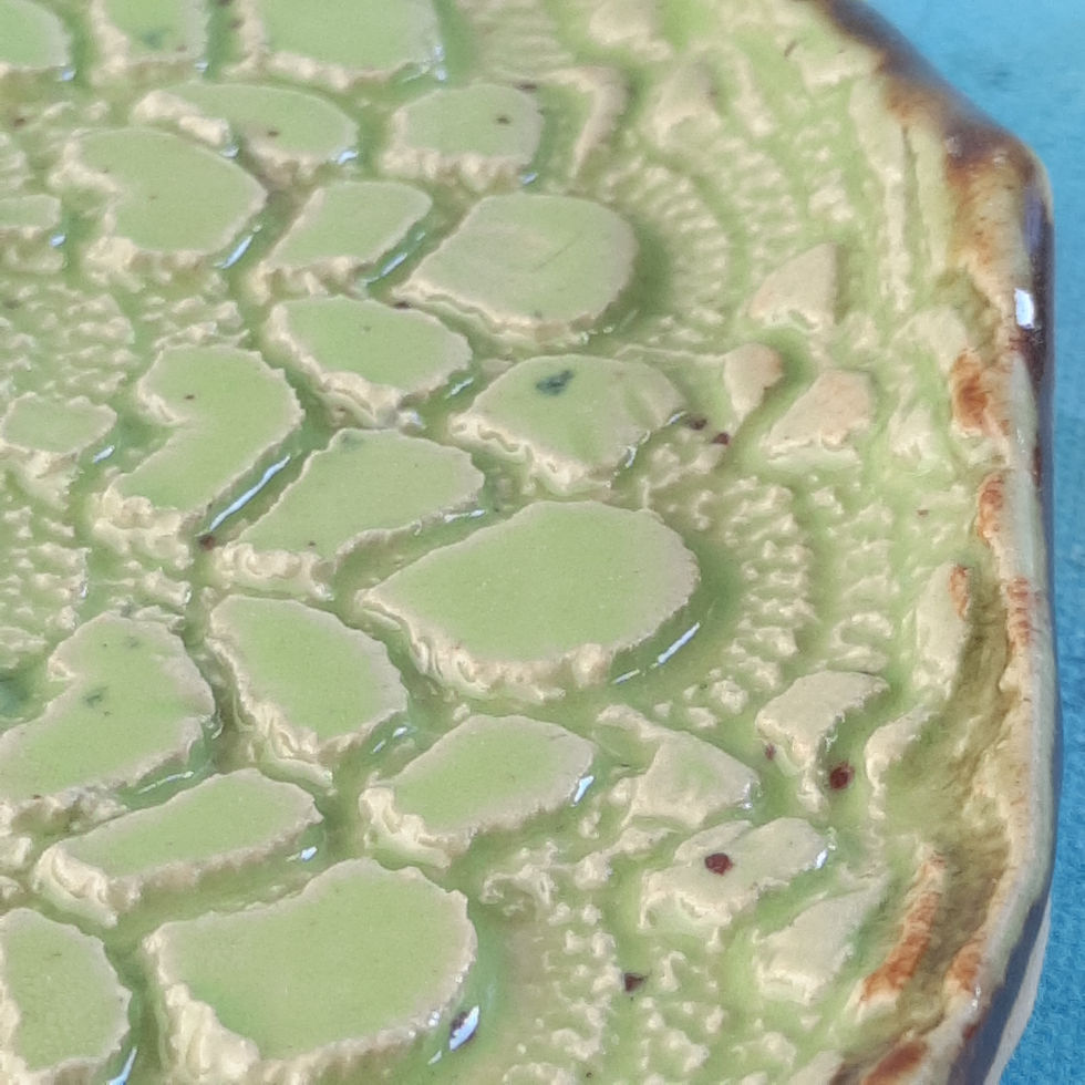 Miniatura: Ceramiczny miętowy talerzyk koronka