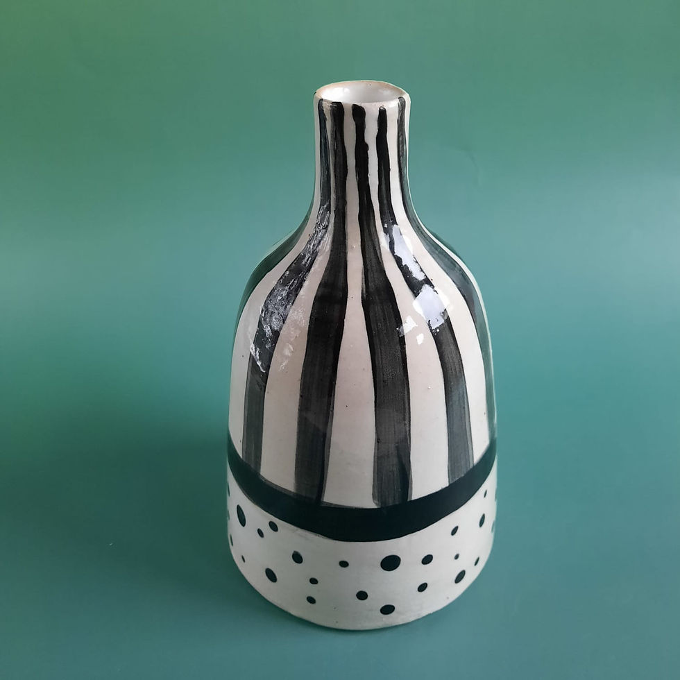 Ceramiczna butelka wazon czarno białe pasy kropki ręcznie malowana handmade