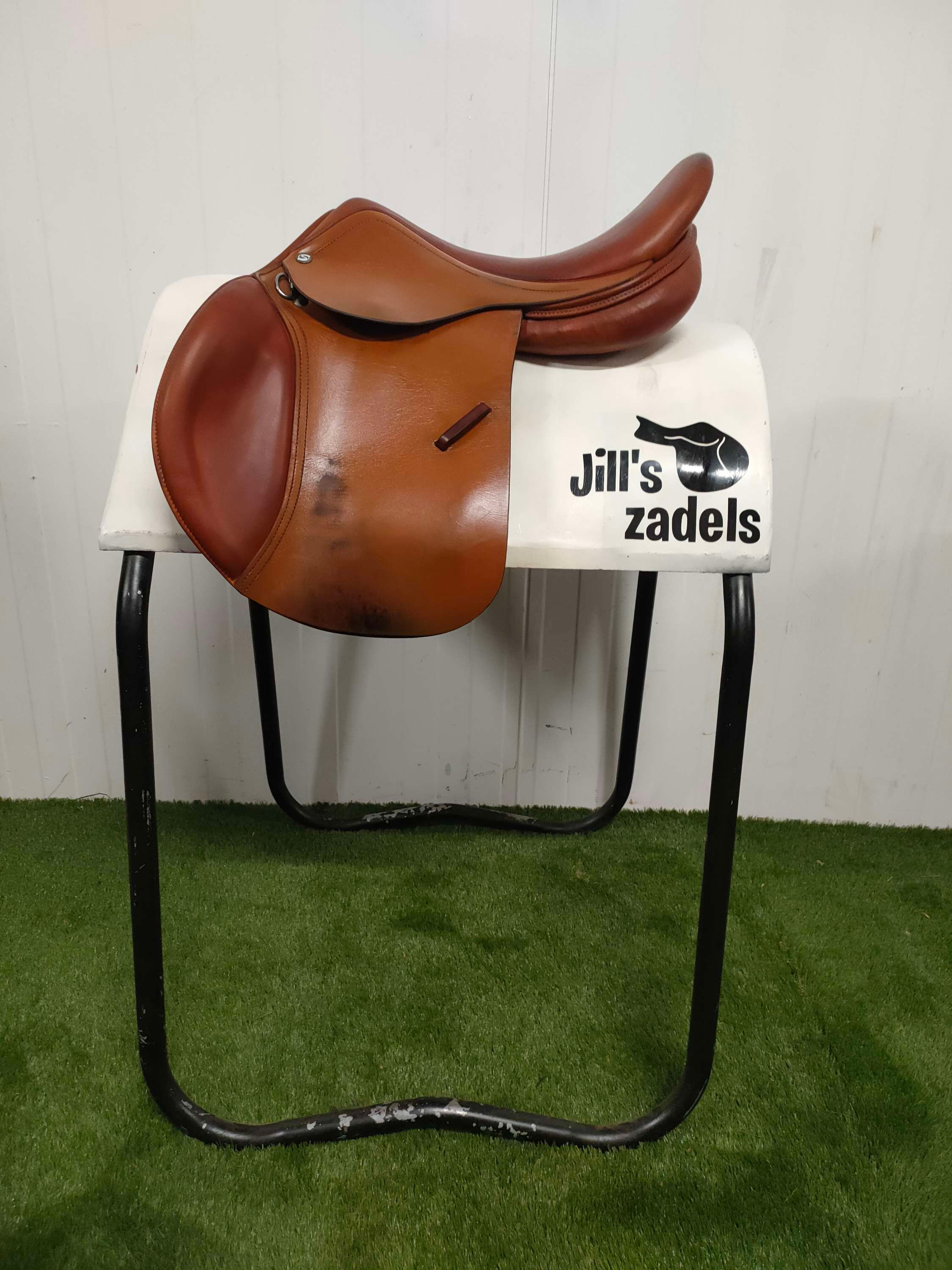 Storm (Schutte) springzadel 17 inch mediumwijd 