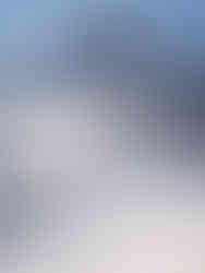 Schneeschuhwanderer vor den Lobhörnern