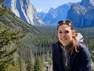 Anaïs devant le Tunnel View dans yosemite