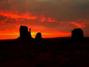 Levé de soleil sur Monument Valley