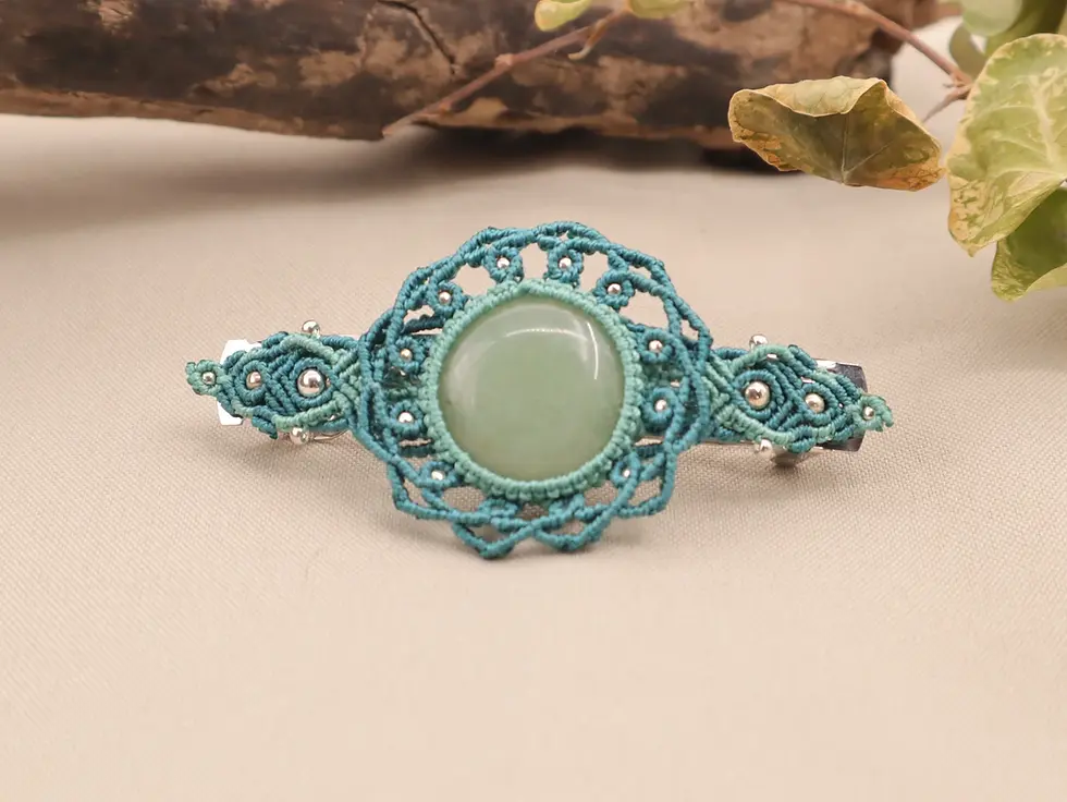 Grande barrette en macramé Mandalïa avec aventurine et motif mandala