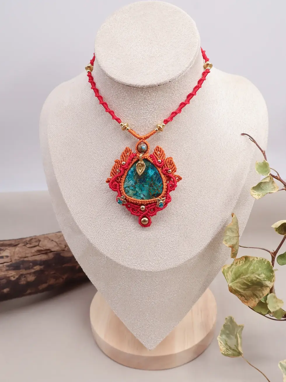 Collier Shattuckite en macramé Mantra de Joie, bijou artisanal coloré et lumineux.