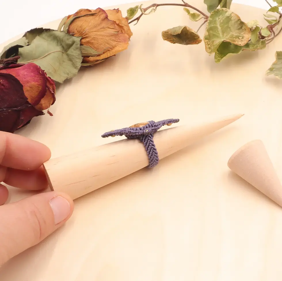 Miniature : Anneau tissé de la bague en macramé violet gris, modèle Terre de brume avec jaspe paysage