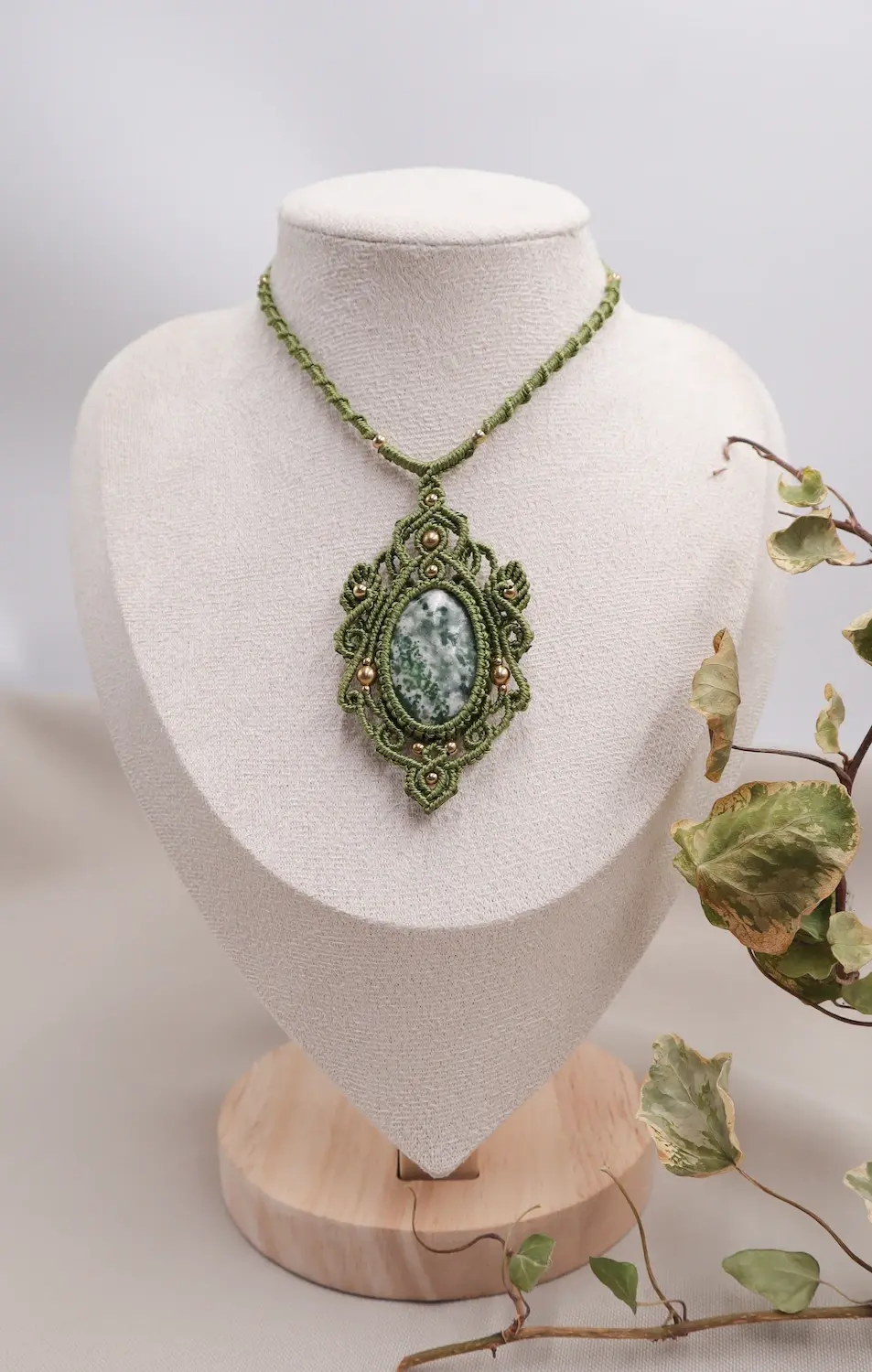 Collier macramé jaspe vert Cœur Sylvestre avec perles en laiton doré
