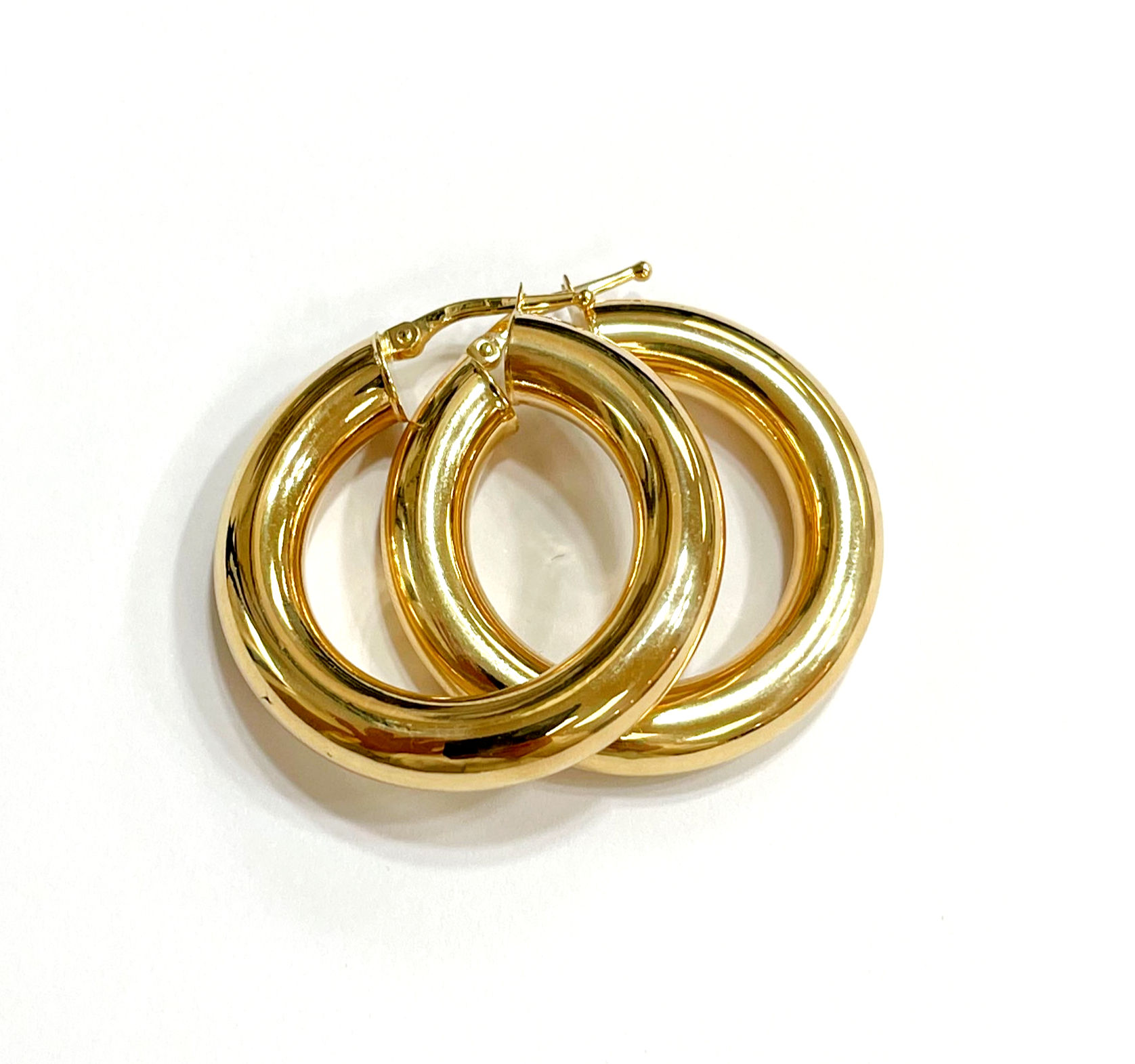 עגילי חישוק שיר