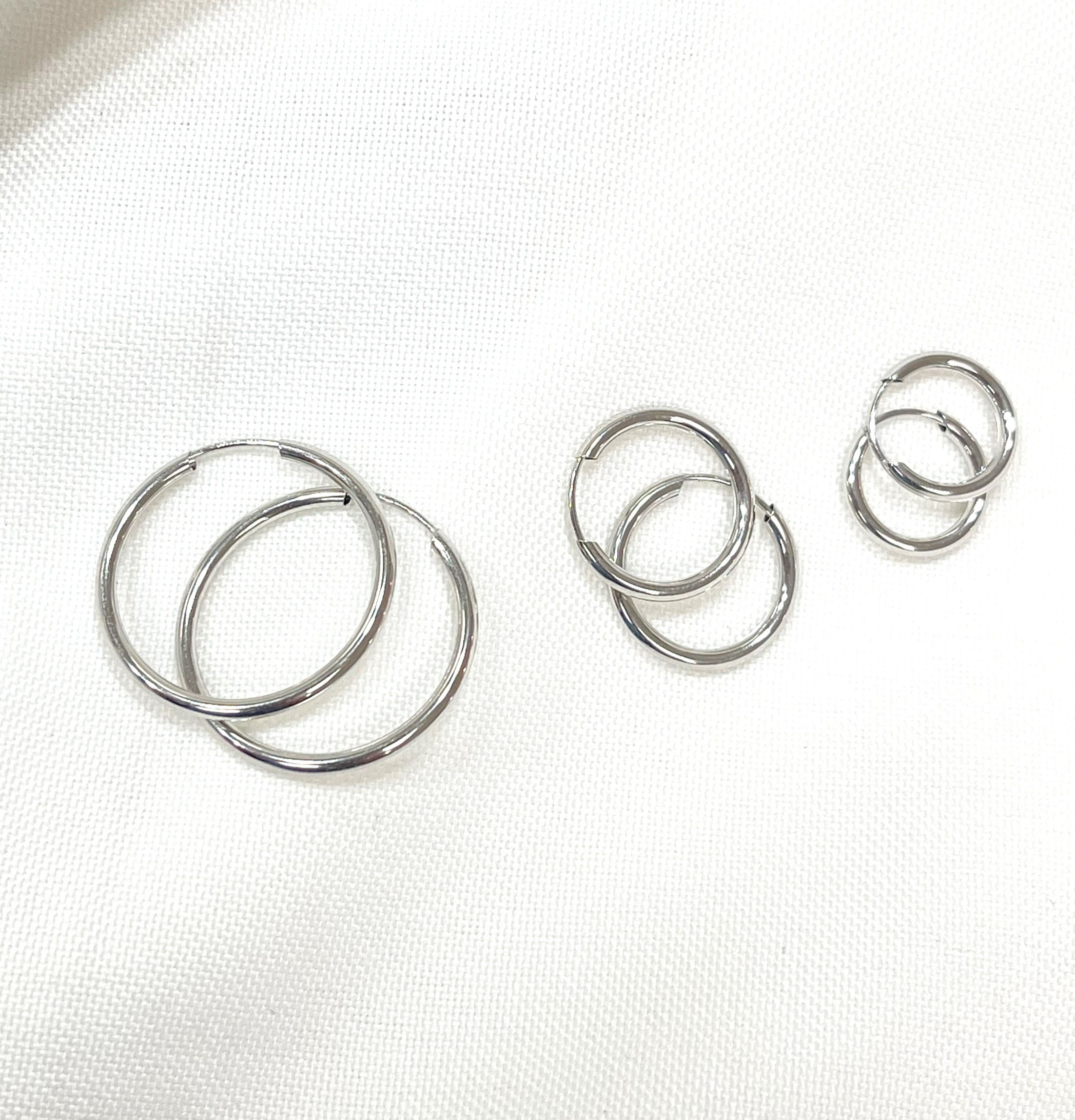 עגילי חישוק לי