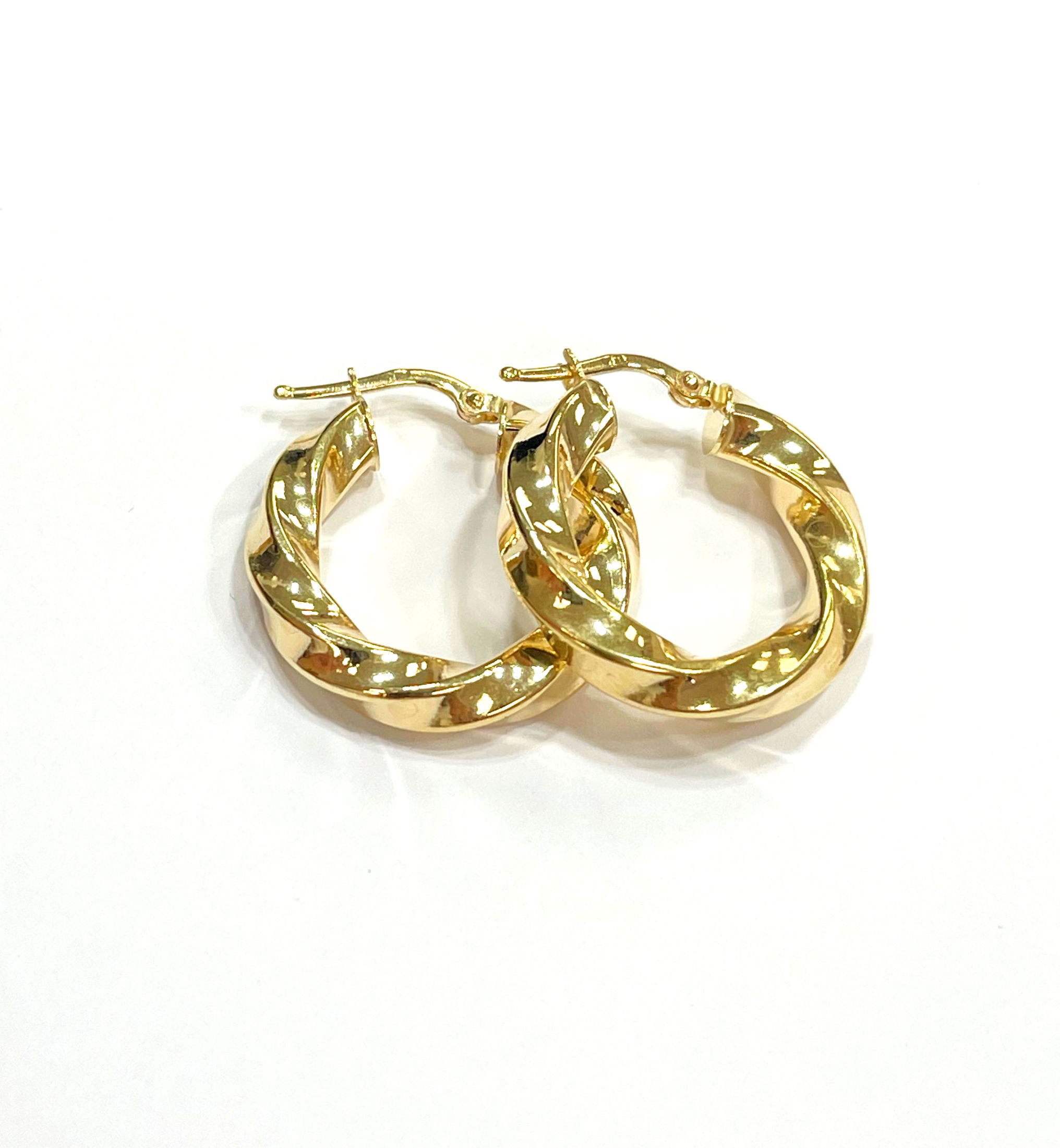 עגילי חישוק מסולסלים