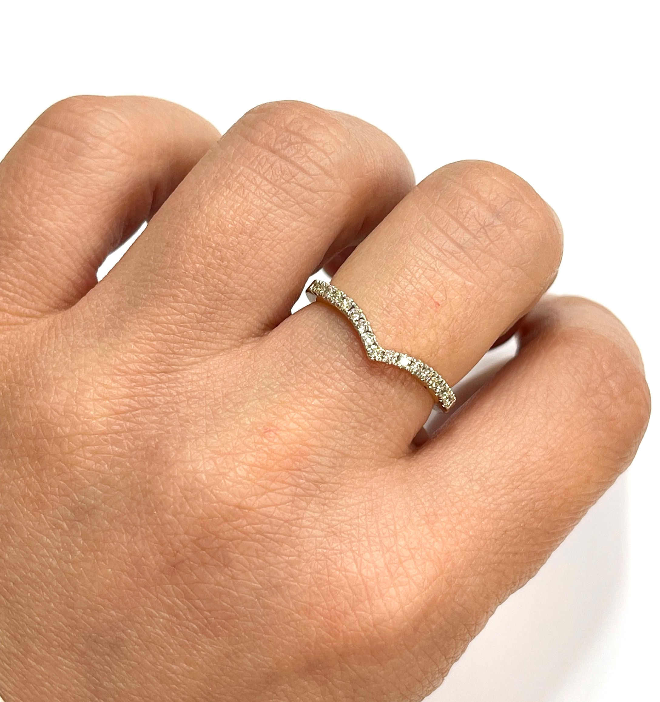 V טבעת יהלומים