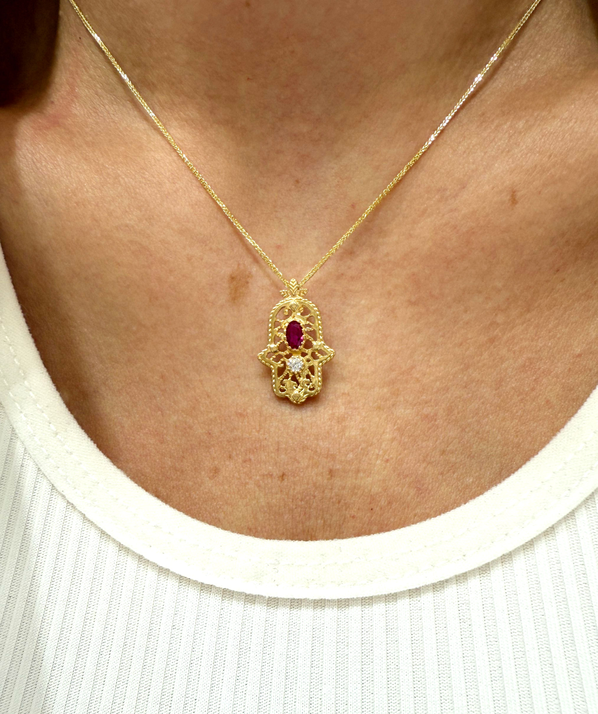 שרשרת חמסה רובי