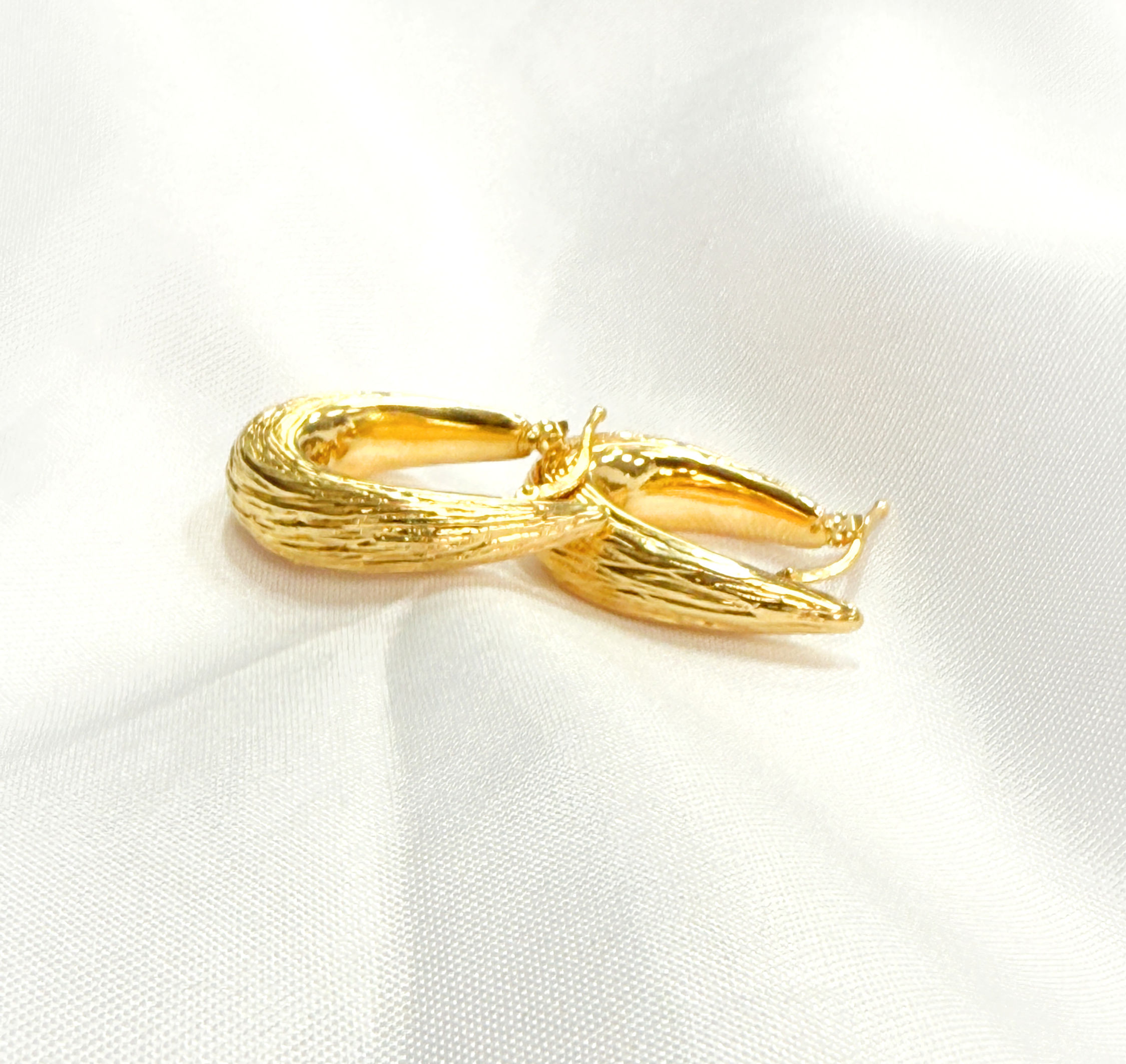 עגילי חישוק אמה