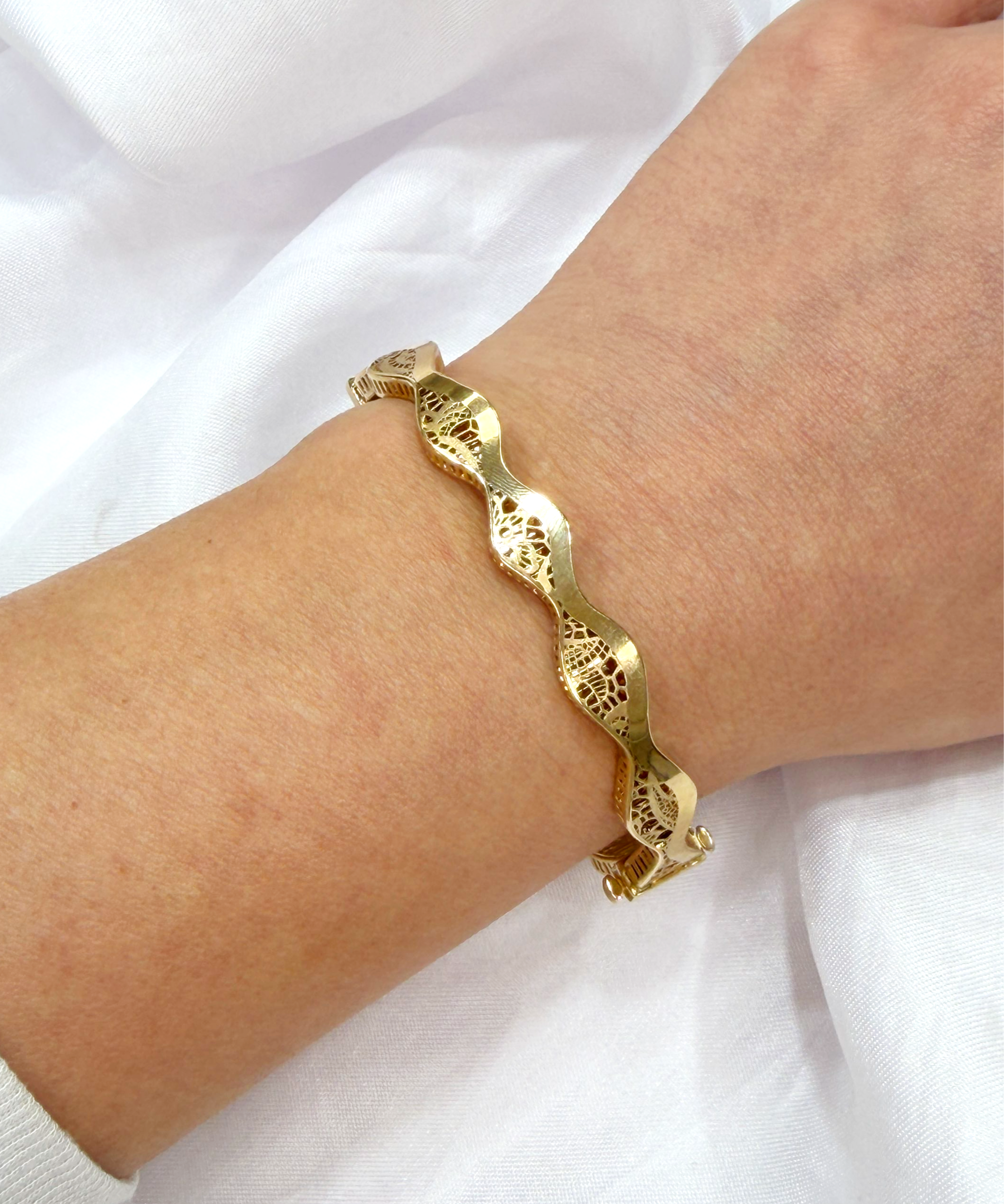 צמיד גלים תחרה