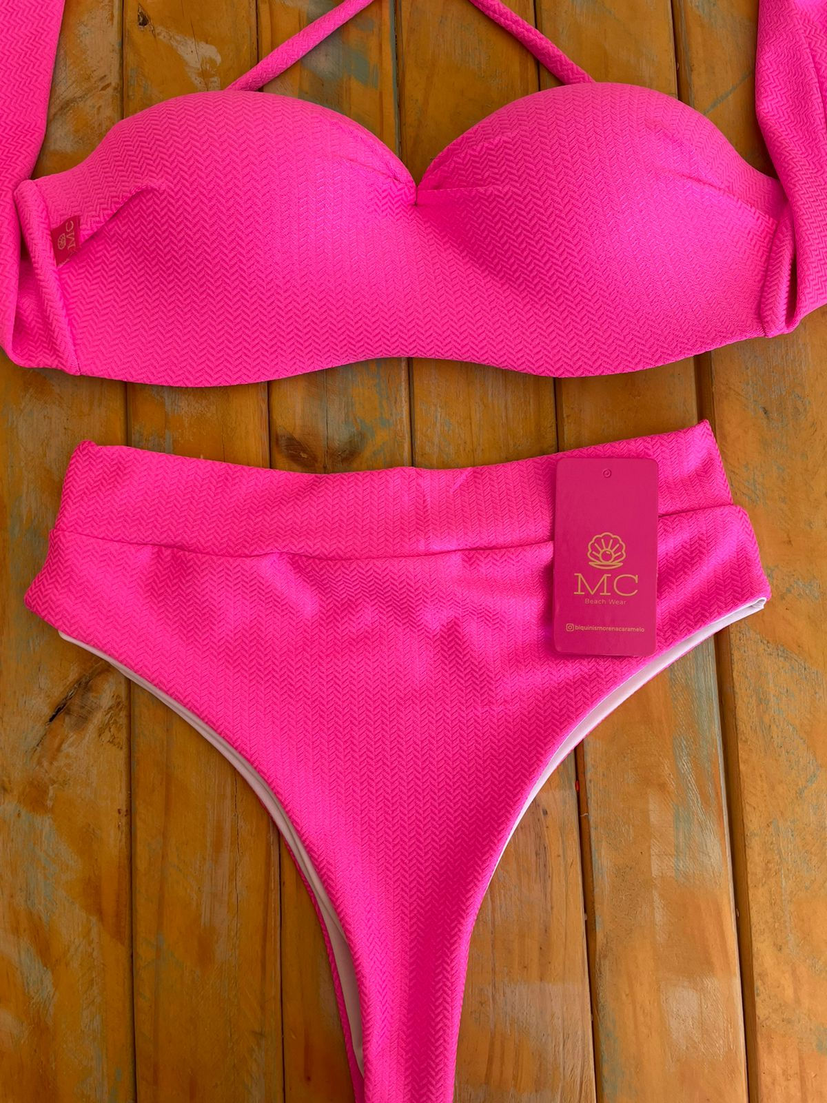 Parte de Cima Tomara Que Caia e Calcinha hotpant cavada fio dental pink fluor