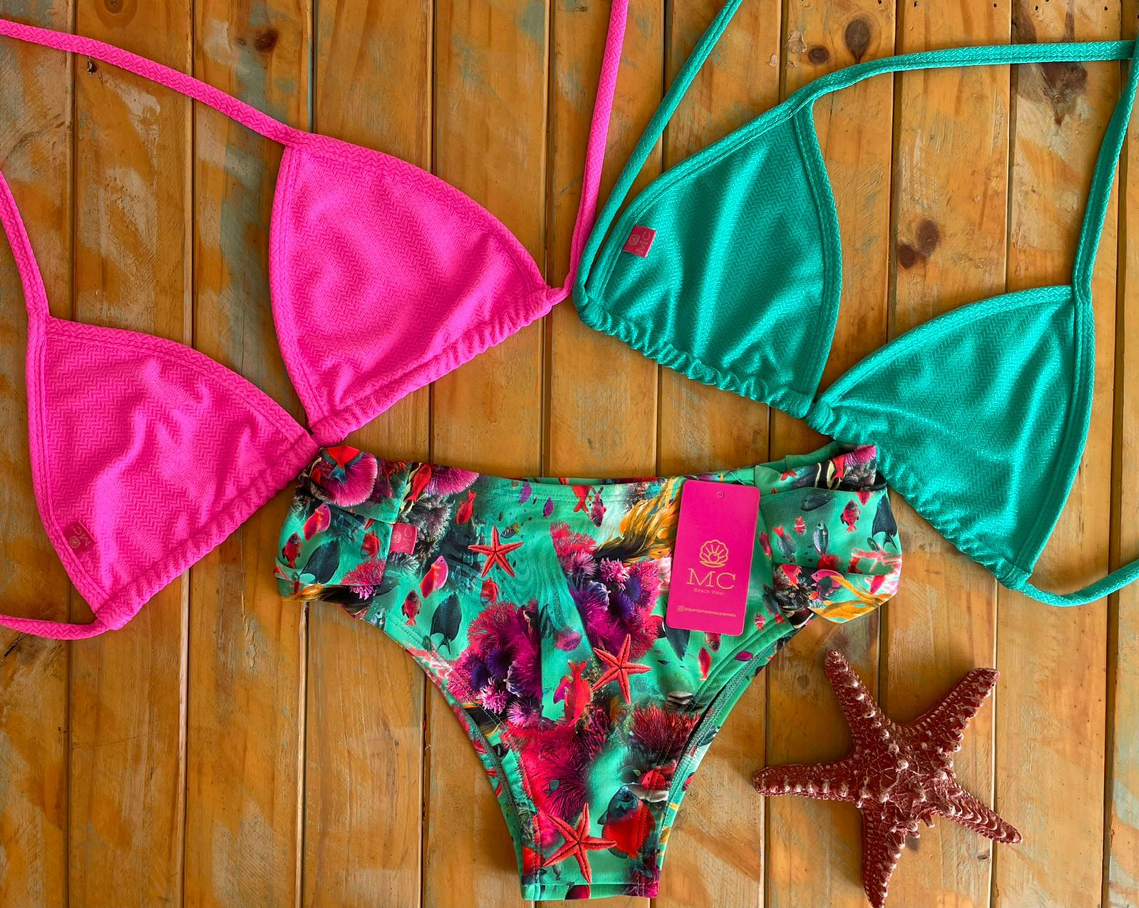 Combo Cortininha pink fluor / verde spectra e Calcinha Bombom Cós Alto fundo do