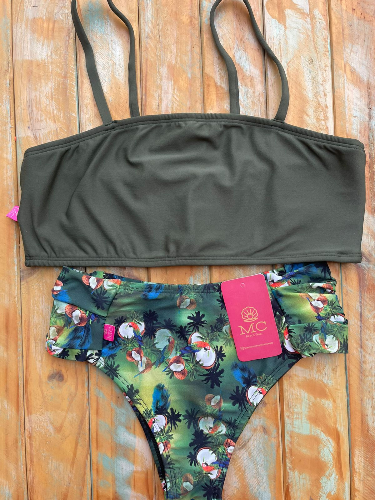 Parte de Cima Top verde musgo e Calcinha Bombom Cós Alto papagaio