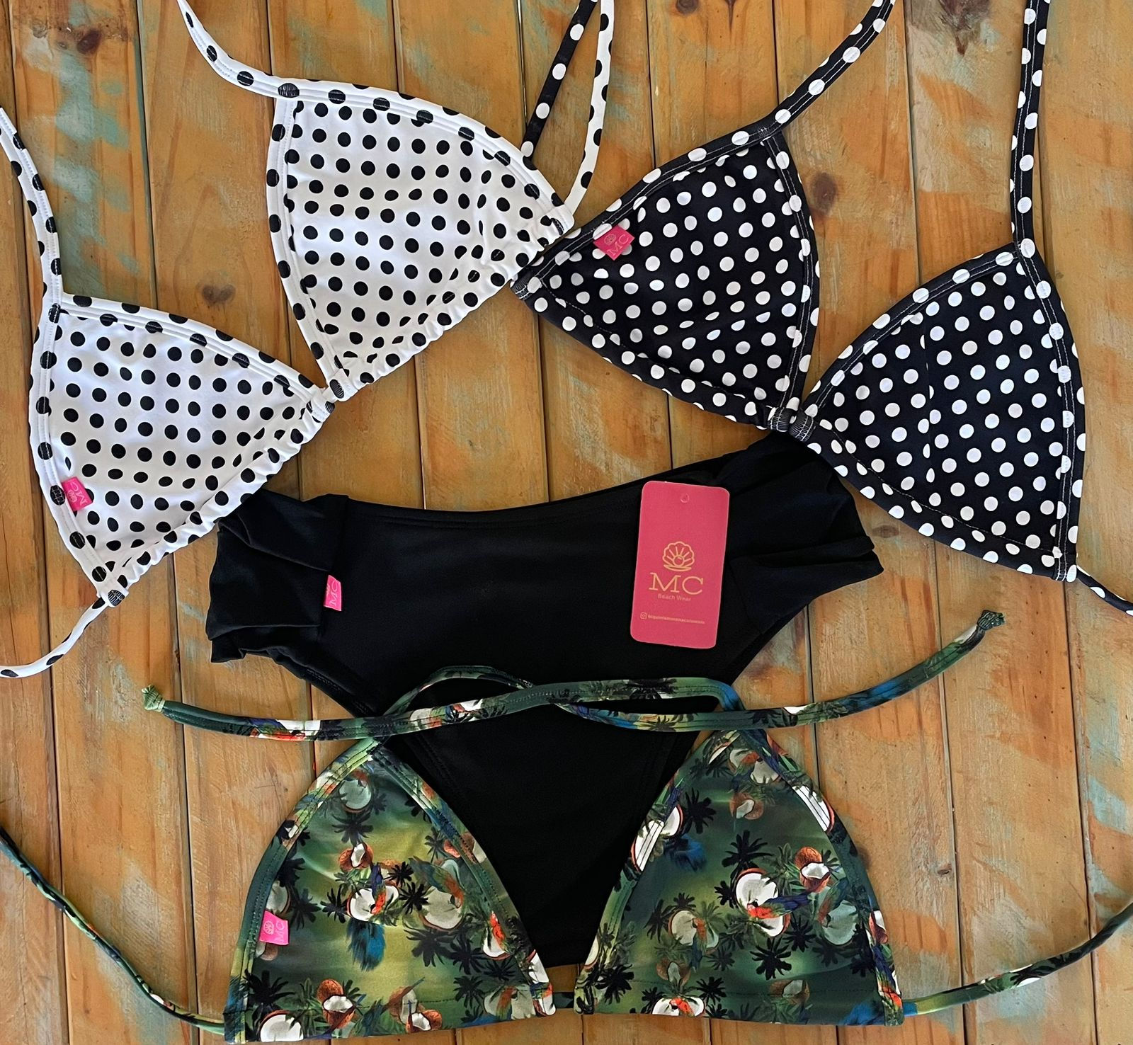 Combo Cortininha poá branco/poá preto/papagaio e Calcinha Bombom Cós Alto preta