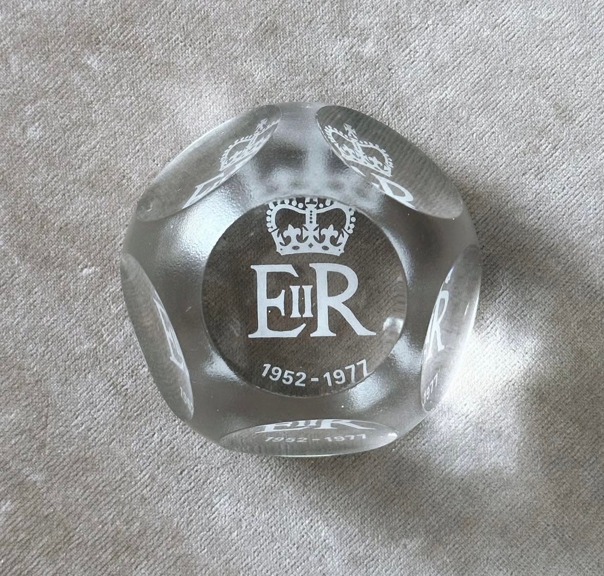 A Glass Silver Jubilee Commemorative Paperweight, c.1977