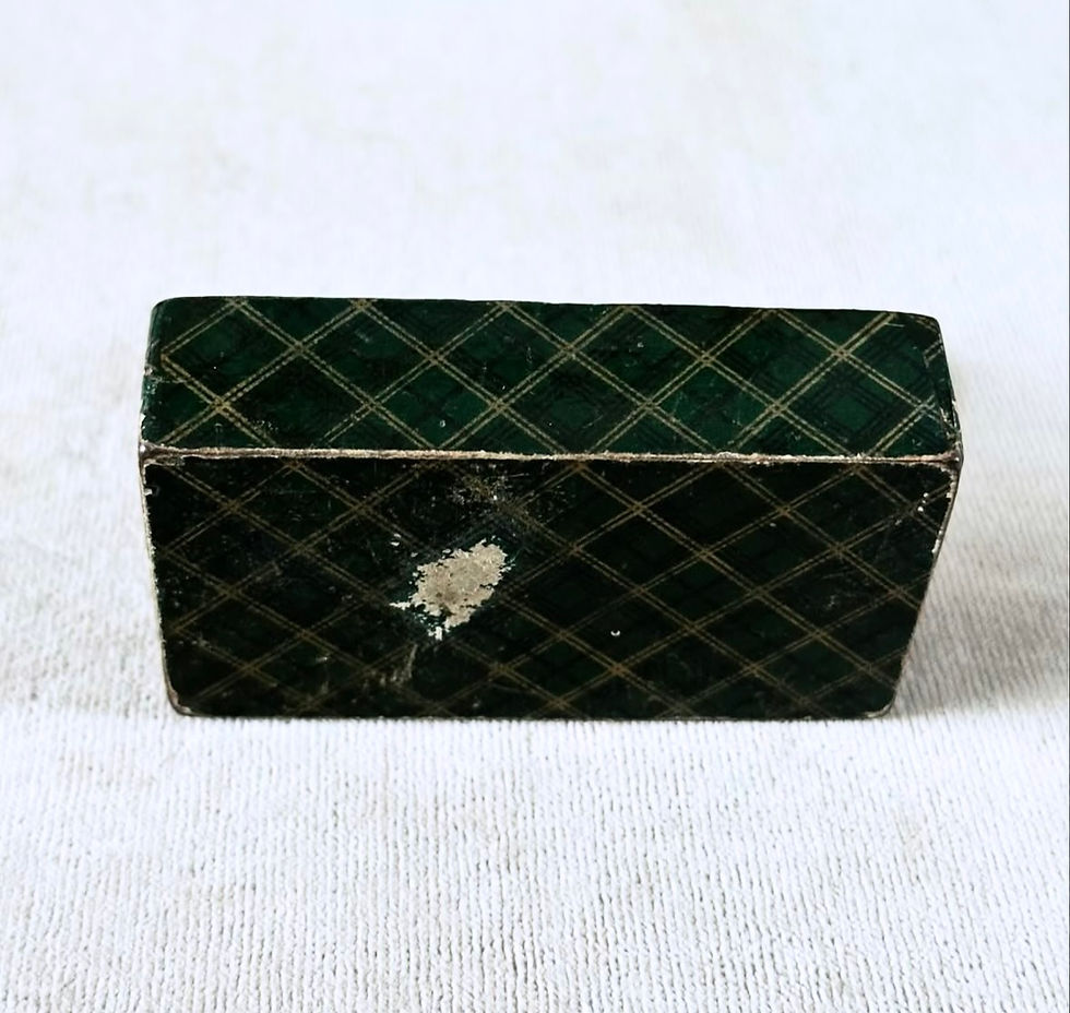 Thumbnail: A Regency Green and Yellow Tartan Ware Snuff Box, c.1820