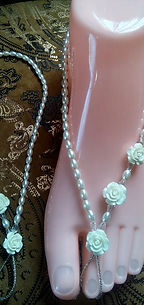 Small white roses. R180*