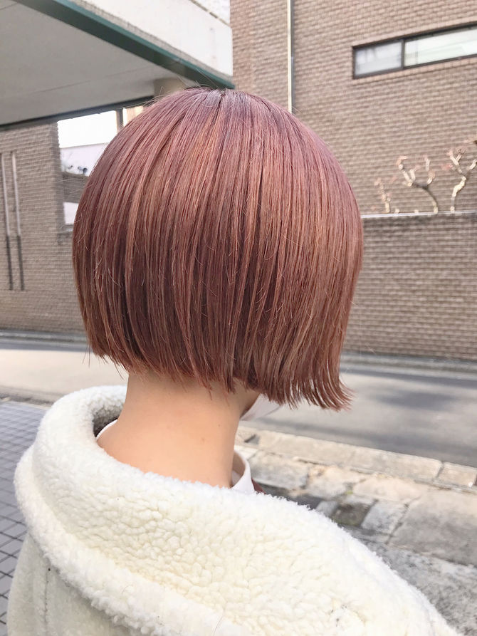 ピンクベージュ