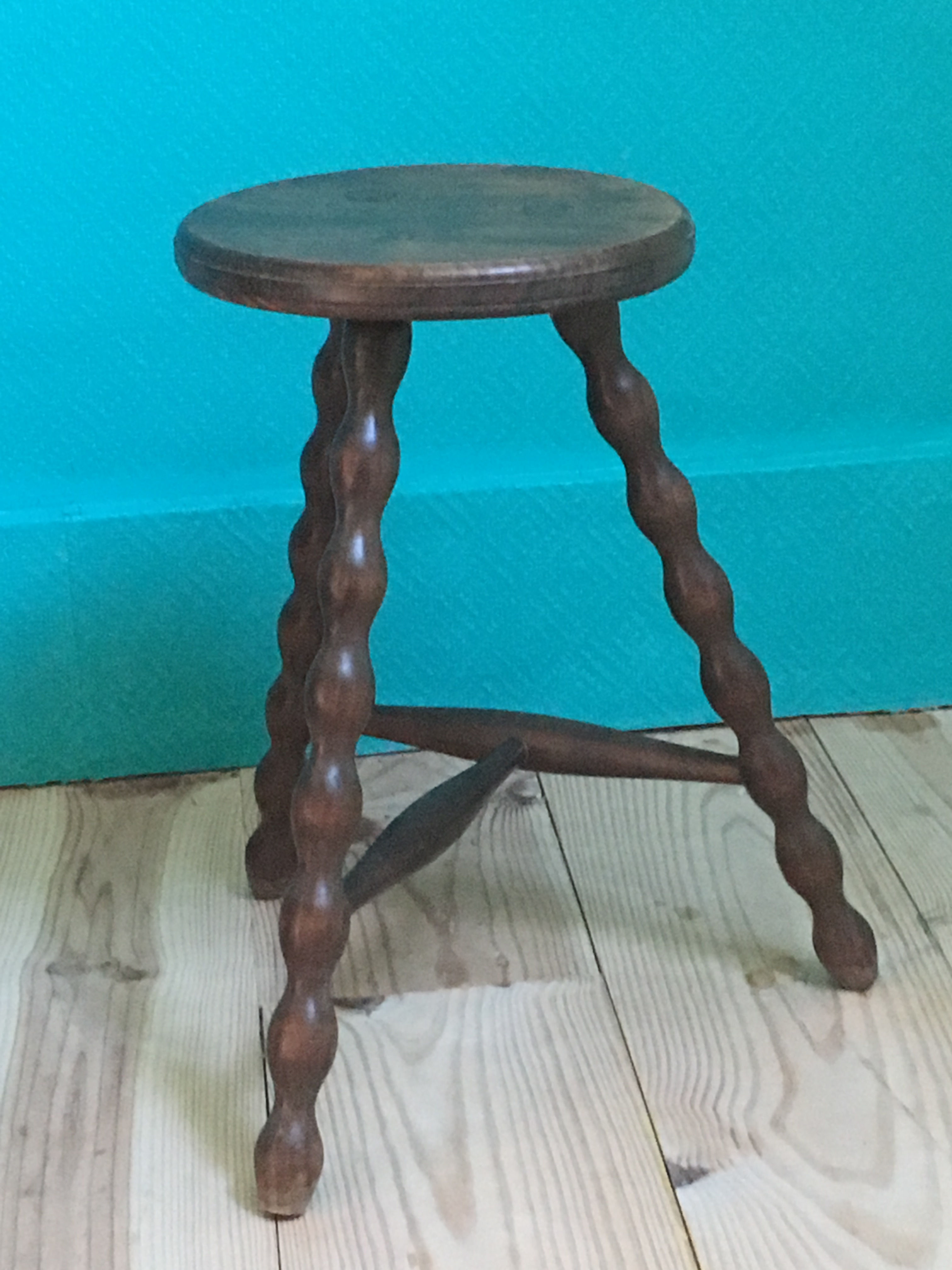 Tabouret tripode