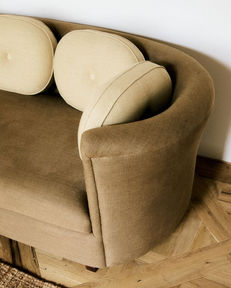 Palerme Sofa

Category: Furniture
Type: Sofa