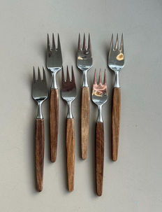 Vintage Danish Modern Stainless Steel and Teak Fork

Category: Accessories
Type: Flatware