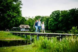 Brasschaat - Wandelen in het park