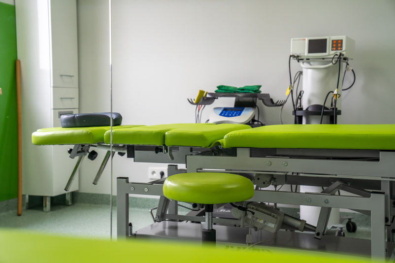Nowoczesny stół do masażu w Centrum Rehabilitacji na Działowskiego w Krakowie