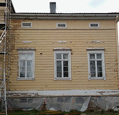 julkisivu ennen maalausta