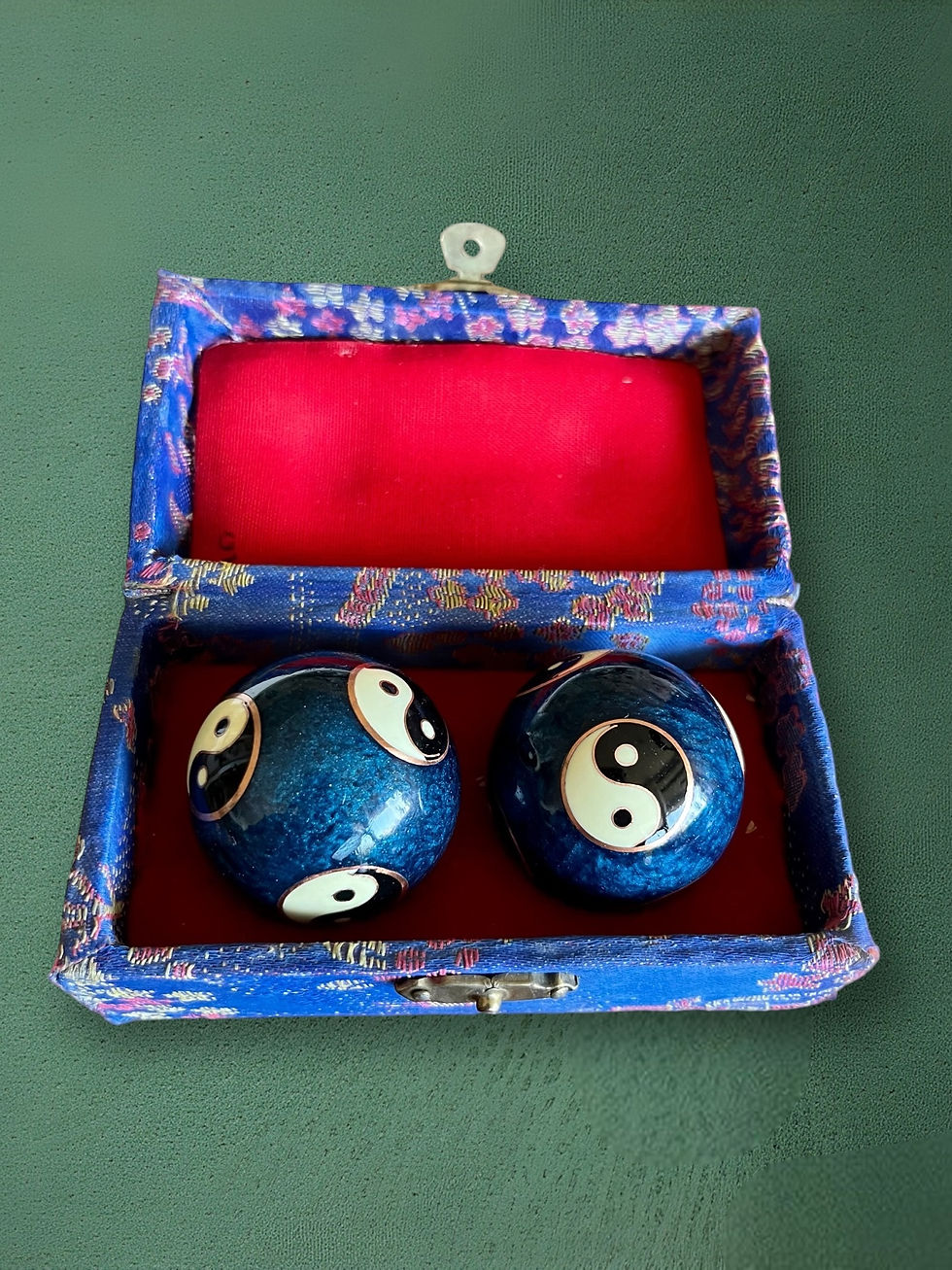 Miniaturebillede: Blå med yin/yang tegn