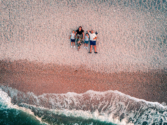 Silvia Perego e Lorenzo Pipi foto di famiglia dall'alto con drone