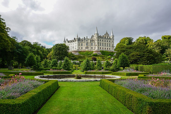 Scotland Dunrobin Castle cassie-Sy7NyFUD1B4-unsplash.jpg
