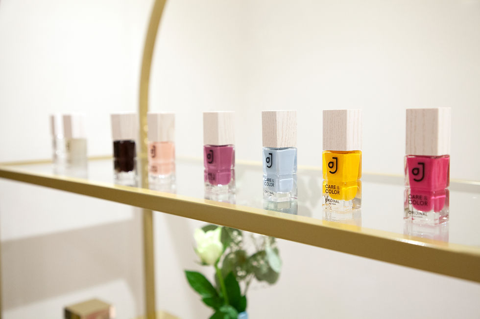 Découvrez l'expertise de notre agence RP Beauté & Cosmétiques. Nous propulsons votre marque auprès des médias, journalistes et influenceurs clés.
