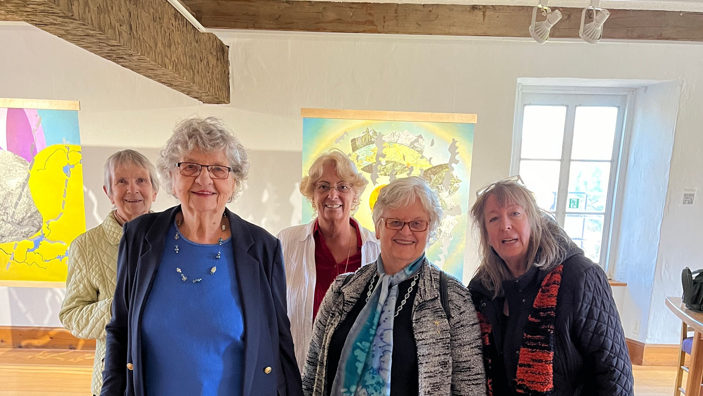 On 24 October 2024, the Art History Group met at the Village Park in Saint-Bruno, and walked around the Lac du village. The followed the walk with a visit to the Old Rectory Exhibition Centre (it was a small exhibition featuring collages by a solo artist). The walk and the exhibit were followed by a very nice lunch in Saint-Bruno.